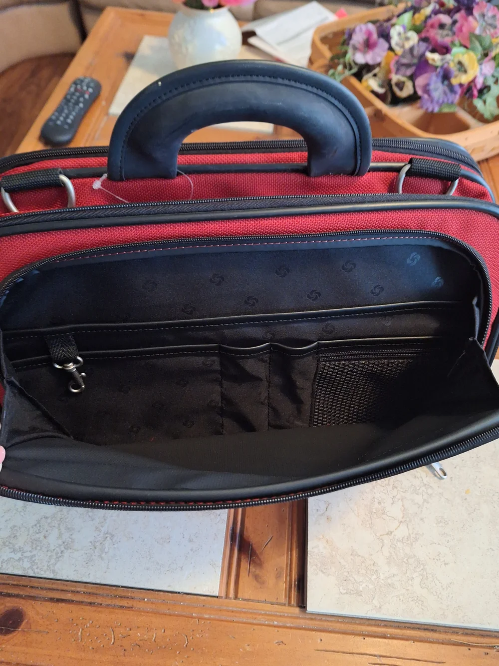 Samsonite Red & Black Carry Case